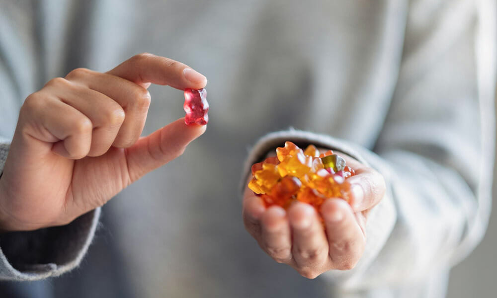 How do different extraction methods affect the strength of THC gummies?